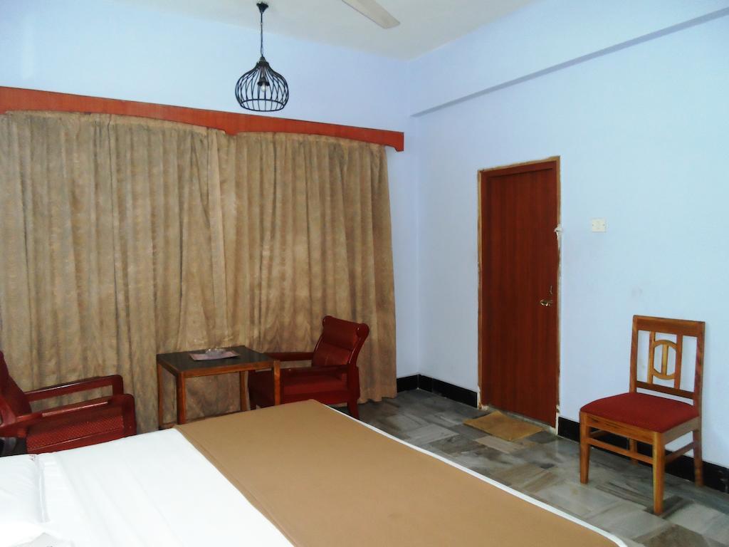 Hotel Bhimas Paradise Тирупати Номер фото